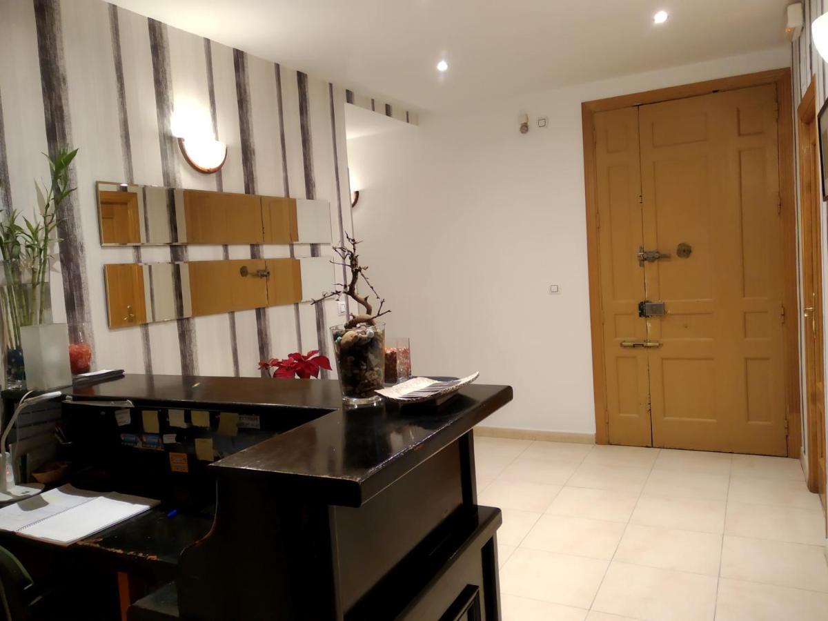Pension Dominguez Madrid Exterior foto