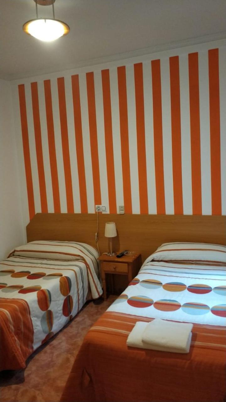 Pension Dominguez Madrid Exterior foto